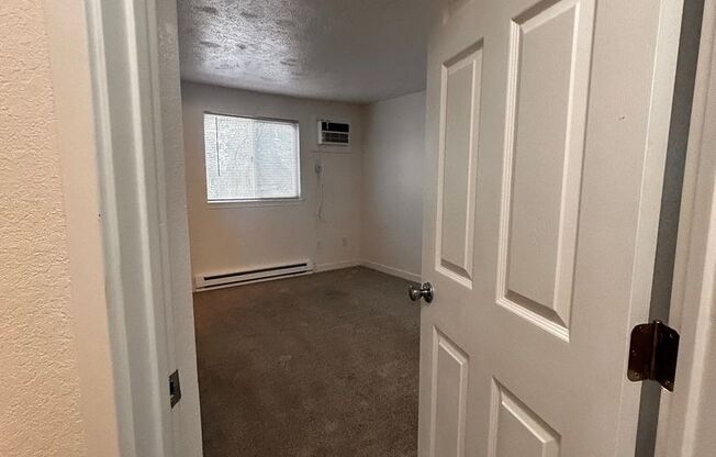 1 bed, 1 bath, 660 sqft, $1,075, Unit H - 037