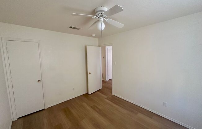 2 beds, 1 bath, $725, Unit B