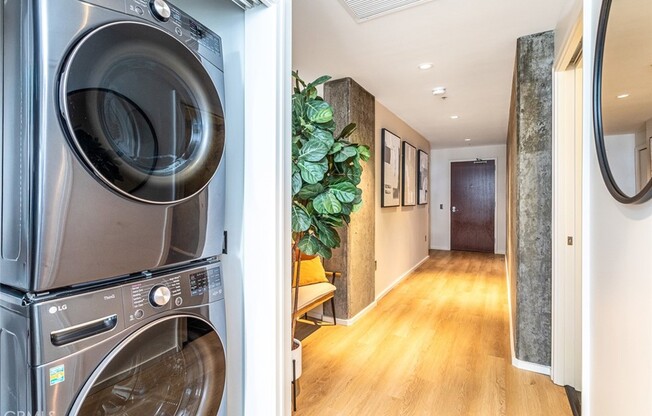 Studio, 1 bath, 760 sqft, $2,700, Unit 1011