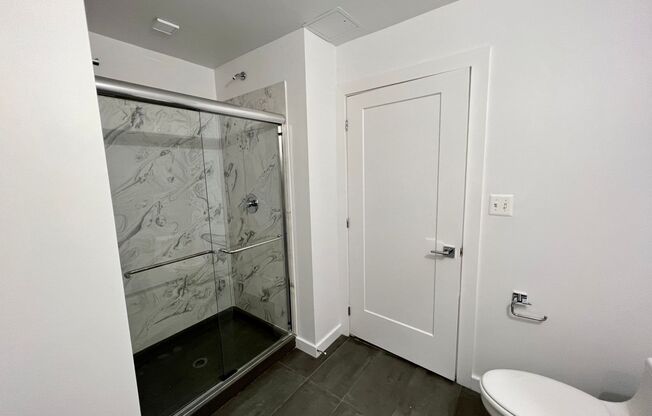 Studio, 1 bath, 403 sqft, $1,404, Unit 304