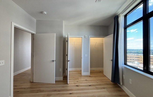 2 beds, 2 baths, 1,024 sqft, $4,000, Unit 725