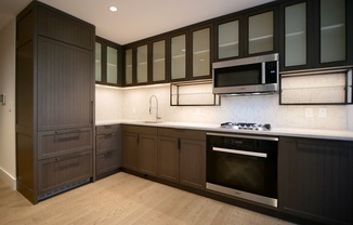 510 E 14 ST