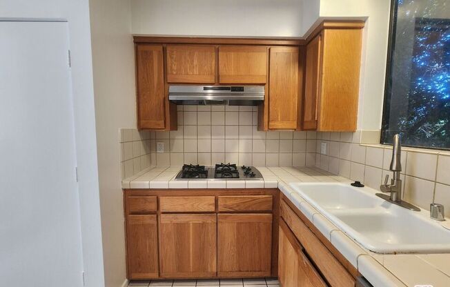 2 beds, 2.5 baths, 1,800 sqft, $4,750, Unit 5