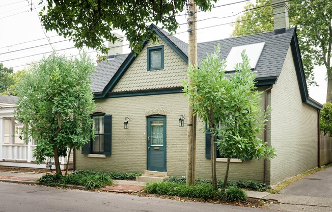 724 W SHORT ST