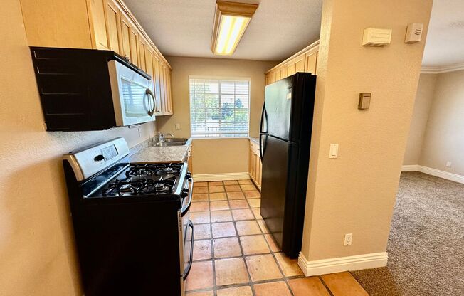 Bright 2nd floor Condo in Rolando near SDSU!!!