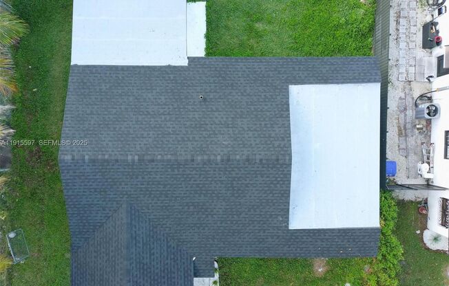 216 NE 160TH ST MIAMI, FL 33162