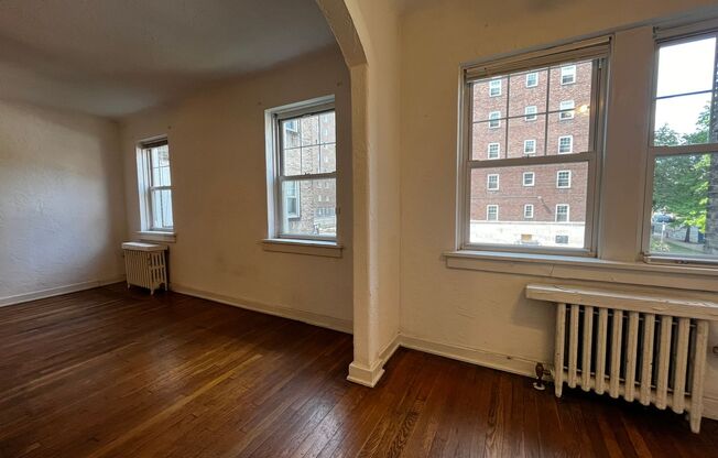 Studio, 1 bath, 467 sqft, $1,250, Unit King Edward Annex  23