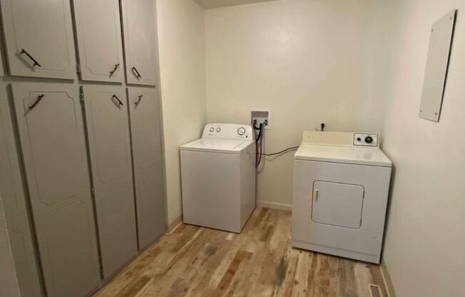 3 beds, 1 bath, $1,900