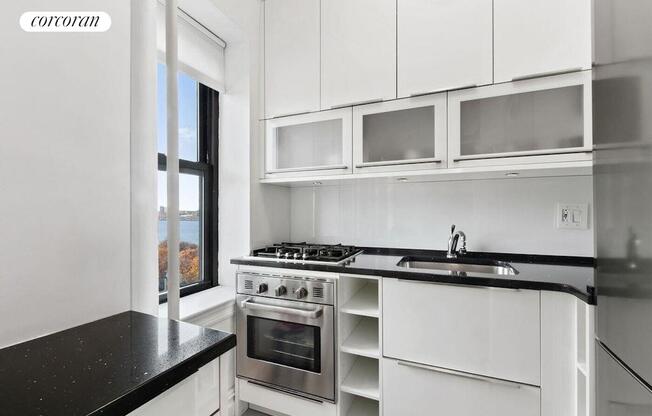 1 bed, 1 bath, 630 sqft, $4,200, Unit 12E