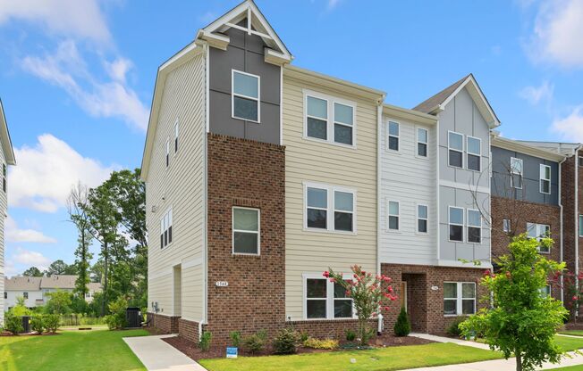 Available Early August! 4 Bed, 3.5 Ba in W.Cary - Pet Friendly!