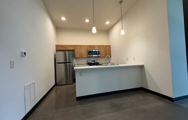 1 bed, 1 bath, 872 sqft, $1,725, Unit 142-114