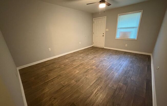 5911 Lone Oak