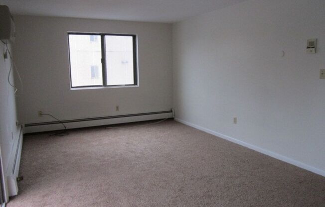 1 bed, 1 bath, $925, Unit Apt 05