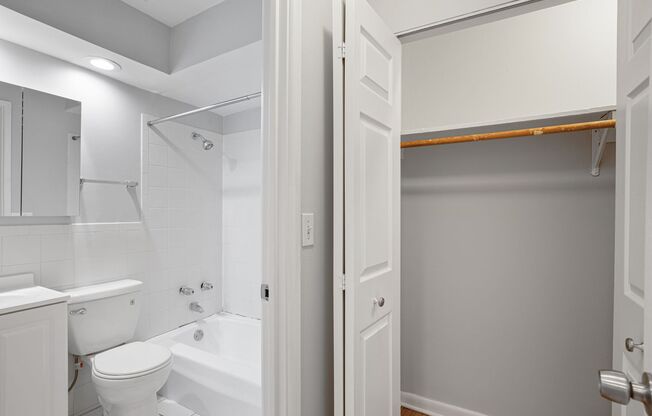 Studio, 1 bath, 320 sqft, $1,425, Unit 337