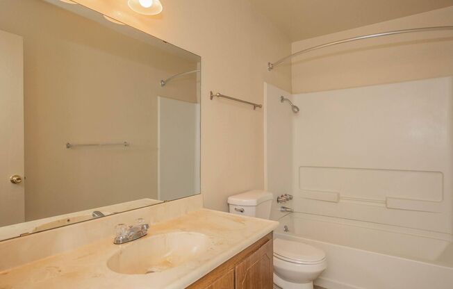 2 beds, 1 bath, 872 sqft, $1,325, Unit G1179