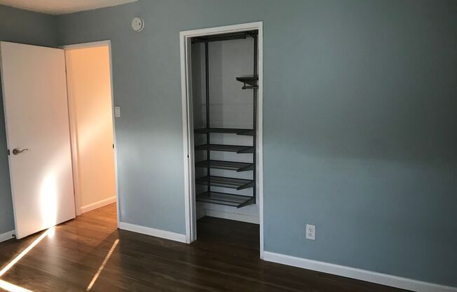 2 beds, 1 bath, $2,600