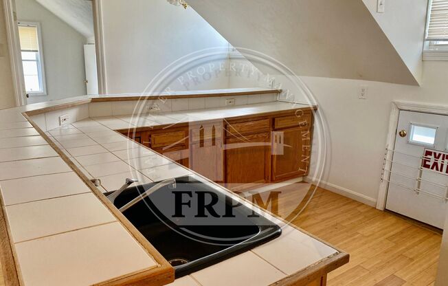 3 beds, 1 bath, $1,750, Unit Unit 3