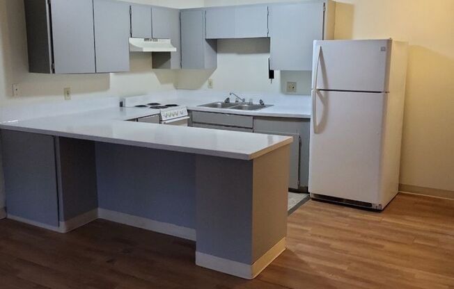 1 bed, 1 bath, 576 sqft, $1,195, Unit 13