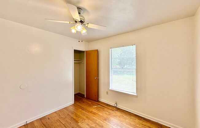 3 beds, 1 bath, $995