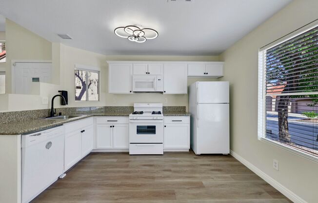 Fully Furnished 2 bedroom Townhome