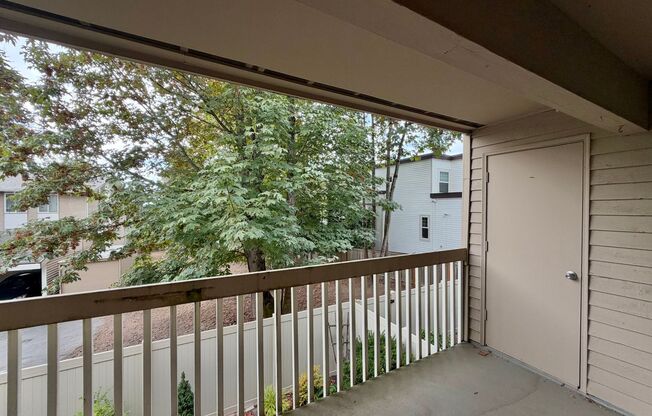 2 beds, 1.5 baths, 870 sqft, $2,295, Unit unit 202