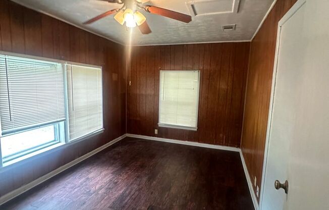 Bonus room, East Waco