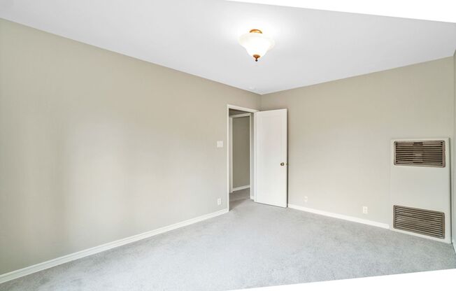 1 bed, 1 bath, $2,300, Unit 1157 Broadway #C - LU