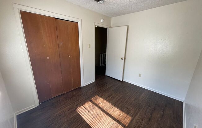 2 beds, 1 bath, 878 sqft, $750