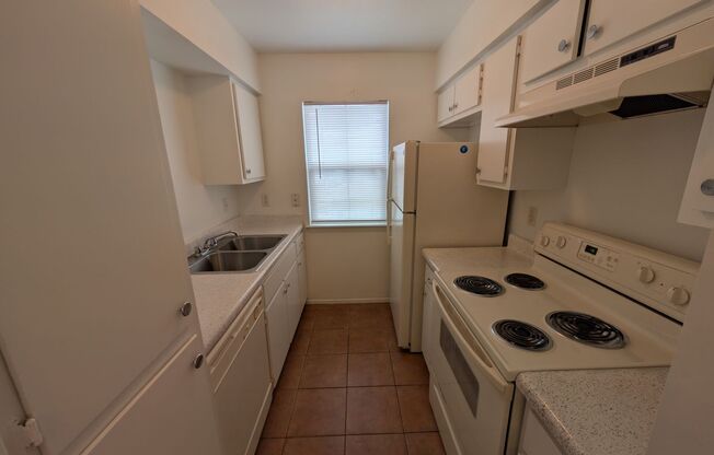 1 bed, 1 bath, 784 sqft, $790, Unit 52-B
