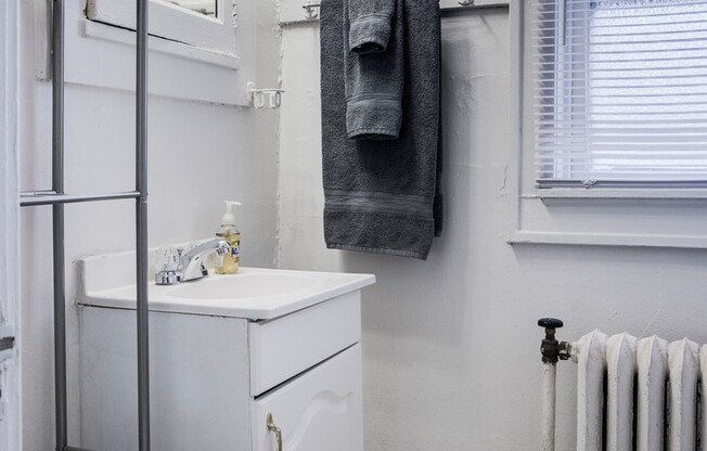 1 bed, 1 bath, $1,095, Unit 38