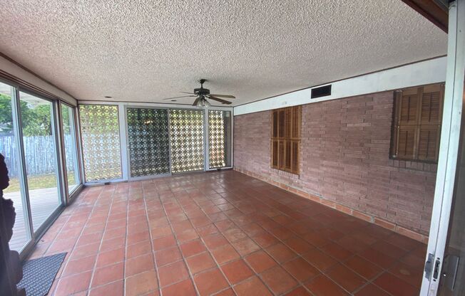 Charming 3-Bedroom Home with Pool in Jefferson Terrace/Woodlawn Lake Area
