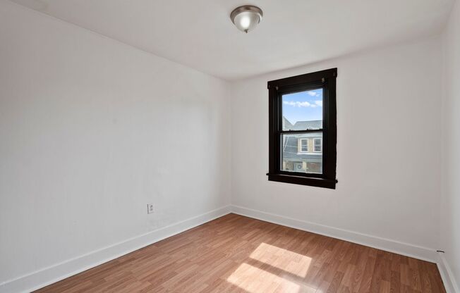 3 bed 1 bathroom - central air, outdoor space, laundry