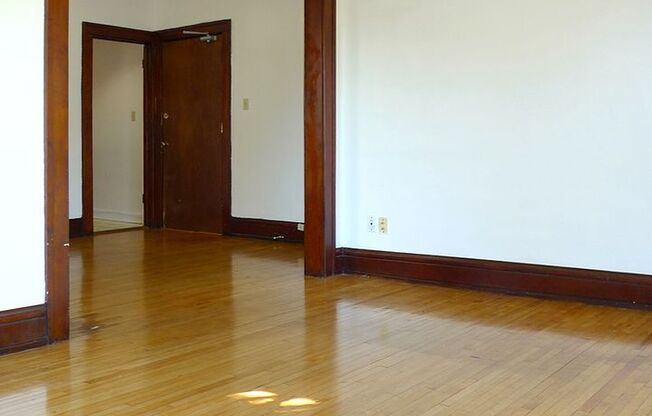 1 bed, 1 bath, 410 sqft, $960, Unit 22 - 12