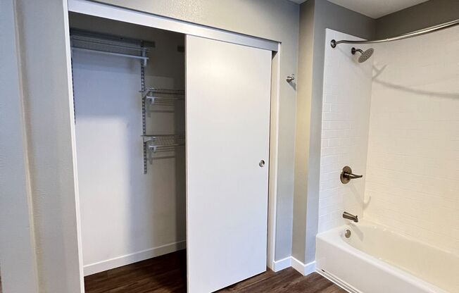 Studio, 1 bath, 346 sqft, $1,895, Unit 434-407