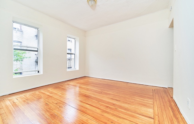 520 W 156 ST