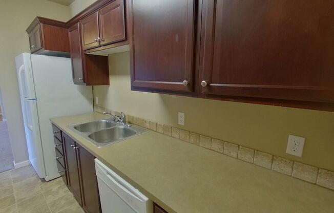 3 beds, 3 baths, 1,324 sqft, $2,700, Unit 303