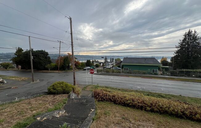 2416 E 11th St, Bremerton WA 98310