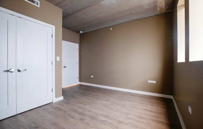 an empty room with brown walls and a white door