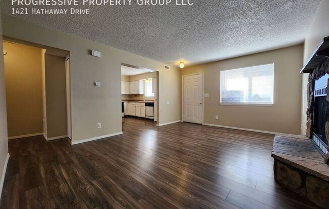 1421 HATHAWAY DR