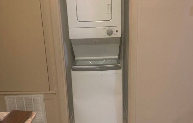 Somerset West Campus - 3BD/2BA - Reserved Parking - W/D - Shuttle Stop - $2200