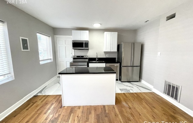 1114 W 45 ST