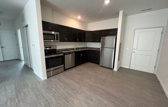 2 beds, 1 bath, 936 sqft, $1,299, Unit 411