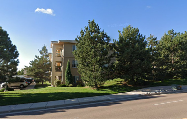 2 Bedroom condo in desirable Powers Corridor area!