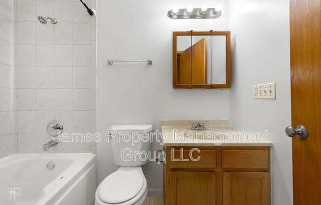 2711 W CONGRESS PKWY