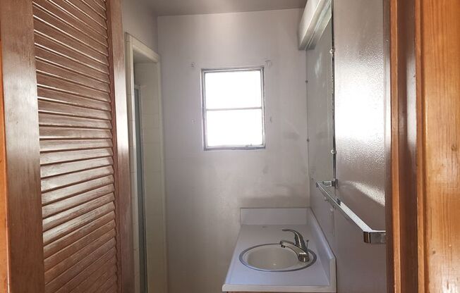 1527 N Van Ness Ave