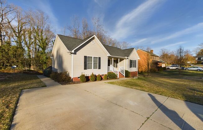 Wonderful 3 Bedroom Rancher in Colonial Heights Ready June 15th!