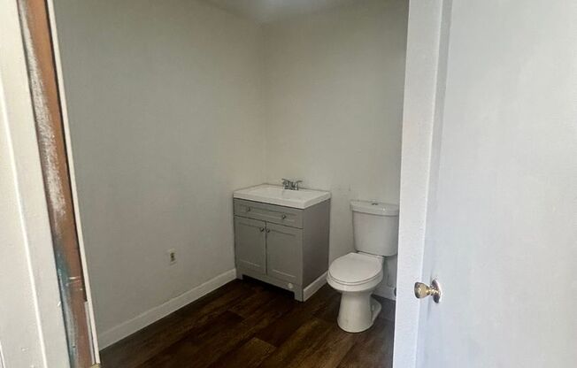 Studio, 1 bath, $825, Unit 5