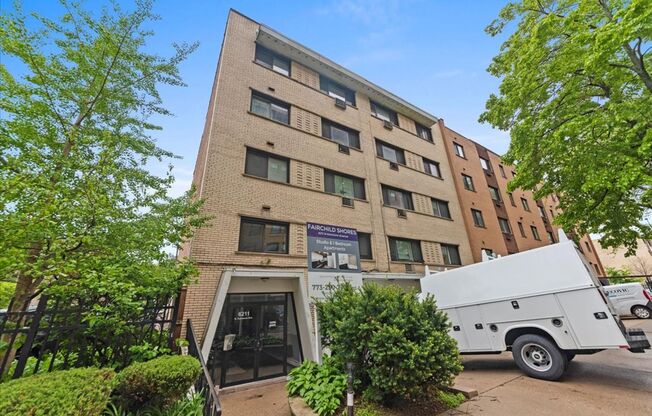 Studio, 1 bath, 475 sqft, $1,400, Unit 305