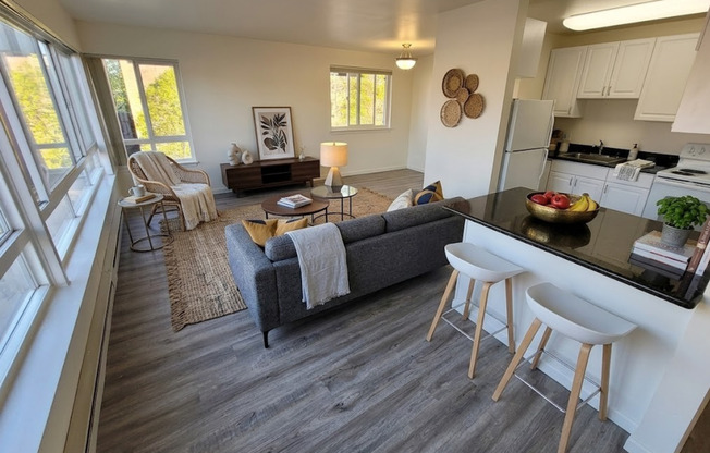 2 beds, 1 bath, 859 sqft, $2,795, Unit C-302