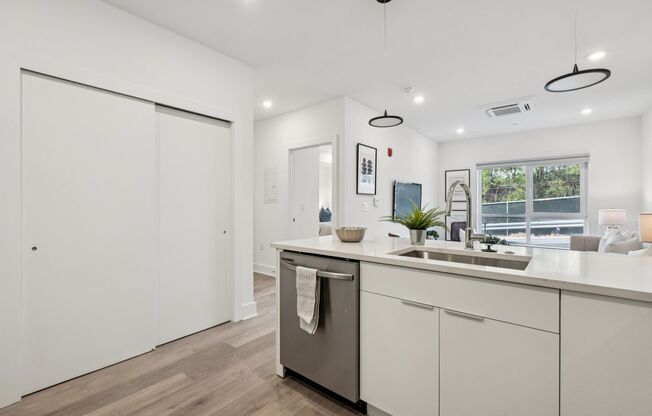1 bed, 1 bath, 590 sqft, $1,540, Unit D210